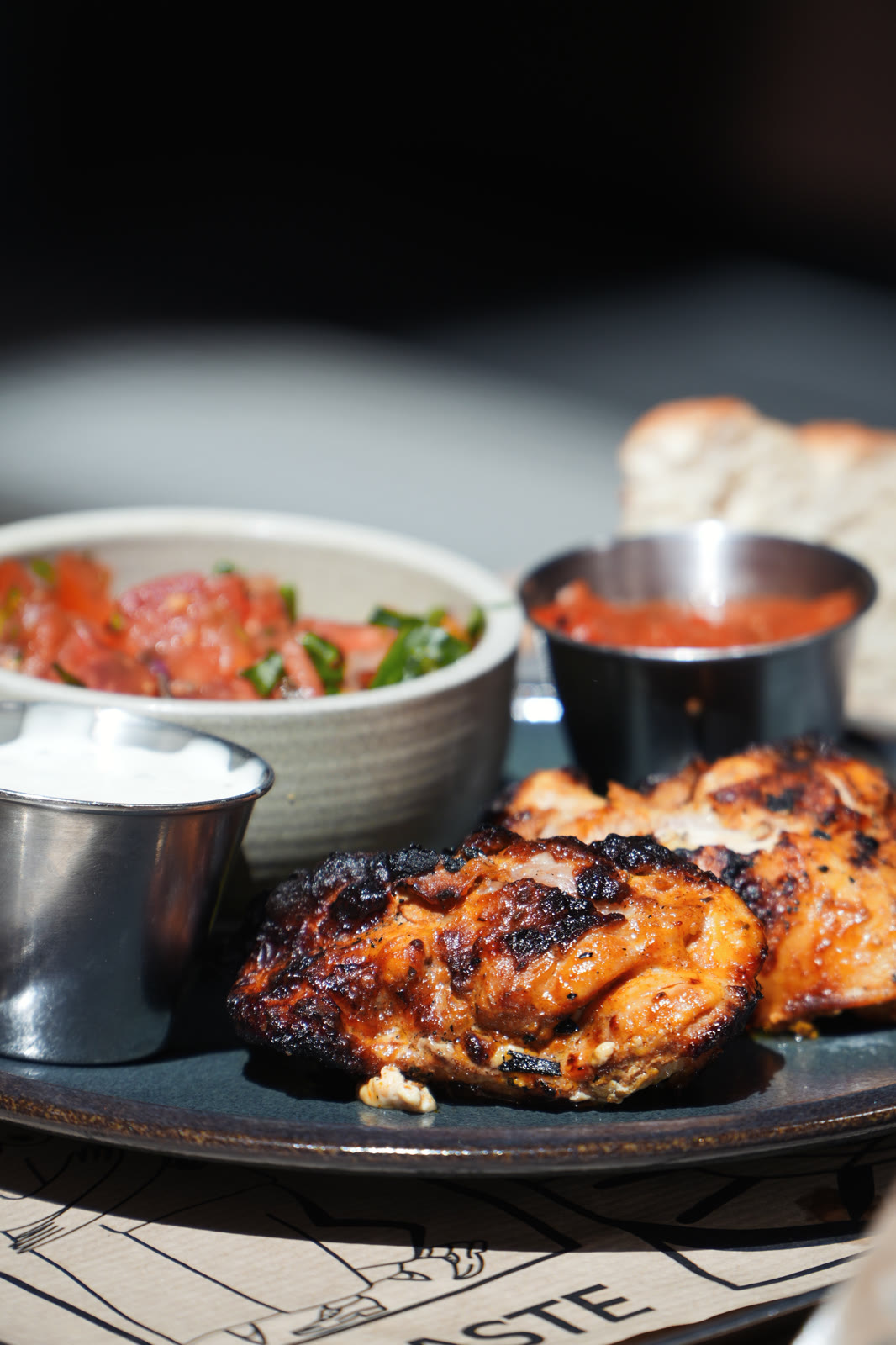 Poulet grillé et sauces, Food Hall GRIDX